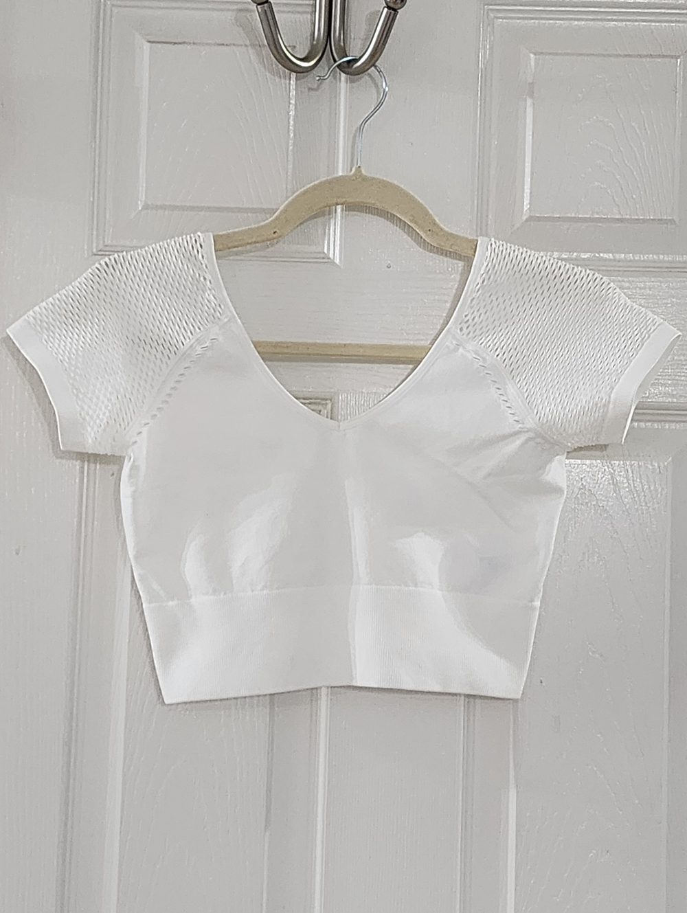 OFFLINE by Aerie White Seamless Mesh Short Sleeve Crop Top Workout Shirt Small
